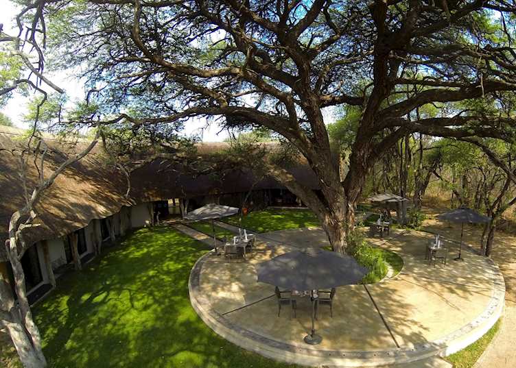 Outdoor dining, Camelthorn Lodge