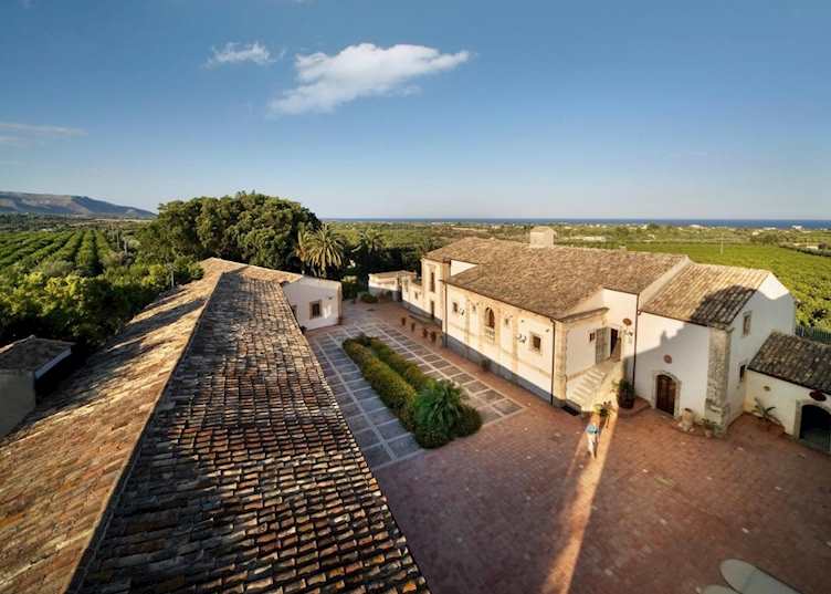 Overview of Villa Favorita, Noto