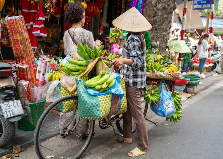 Fruit vendor in Hanoi's Old Quarter