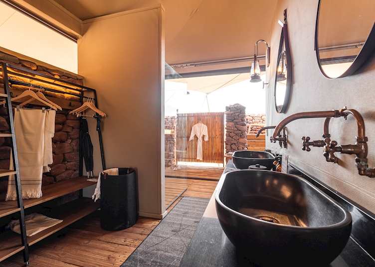 En suite bathroom, Desert Rhino Camp