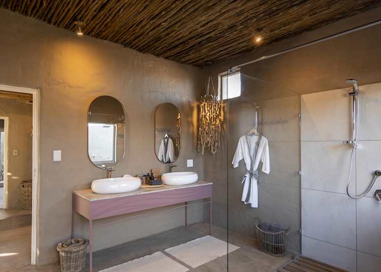 En suite bathroom, Little Kulala