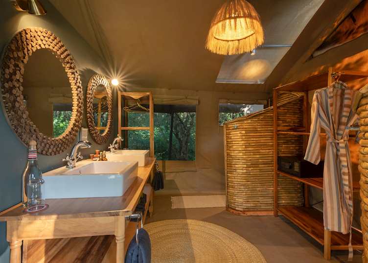 En suite bathroom, Rekero Tented Camp
