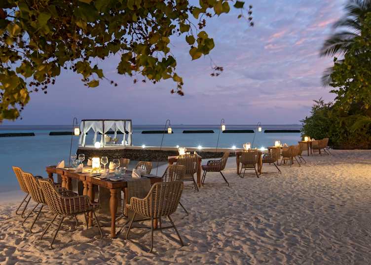 Manta restaurant, Constance Moofushi