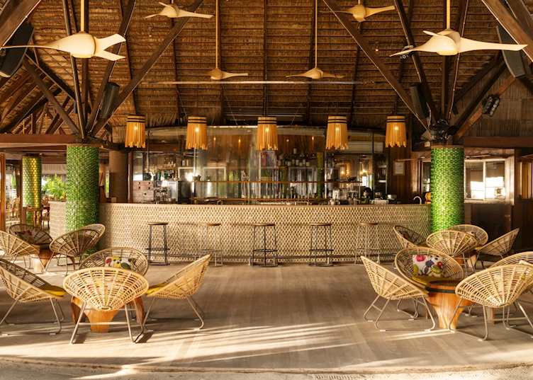 Manta bar, Constance Moofushi