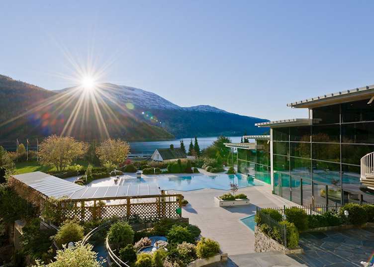 Exterior view with outdoor pool, Hotel Alexandra