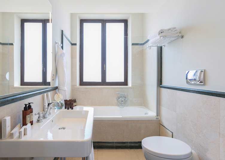 Bathroom at VRetreats Donna Camilla Savelli 
