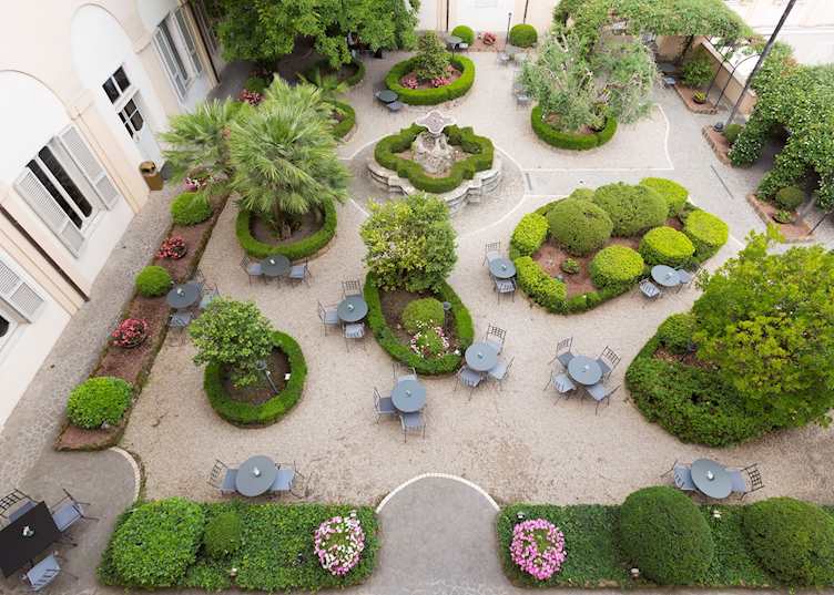 Courtyard at VRetreats Donna Camilla Savelli 