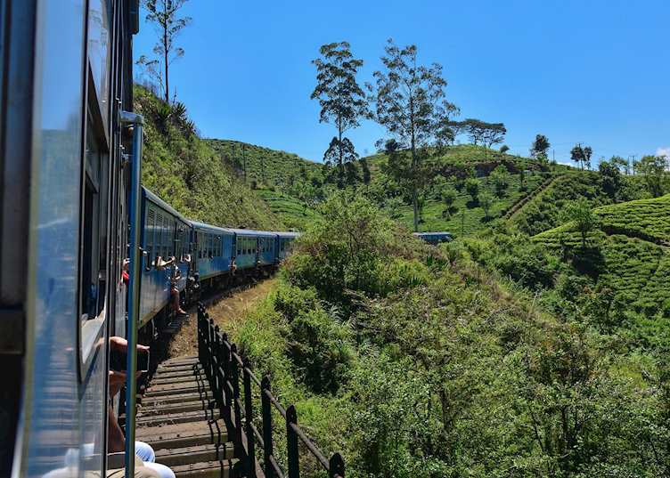 Train on the route between Hatton and Kandy