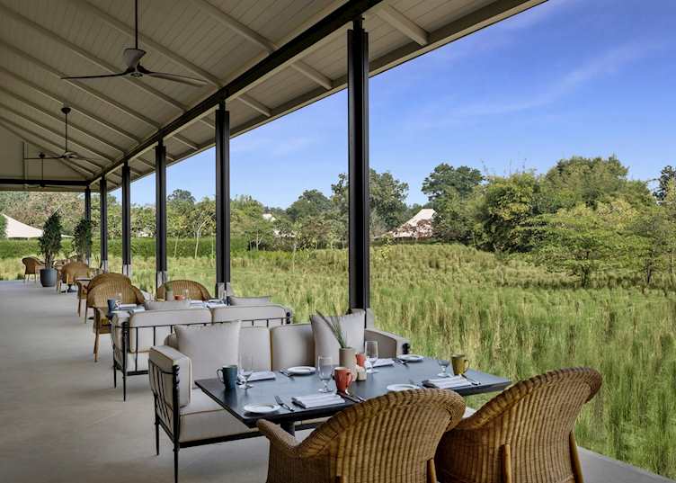 Dine by the verandah at The Oberoi Vindhyavilas