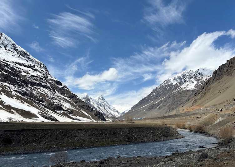 Enjoy a walk by the Mushkow river during a stay at Drenmo