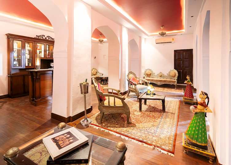 Lounge at Fort Barli