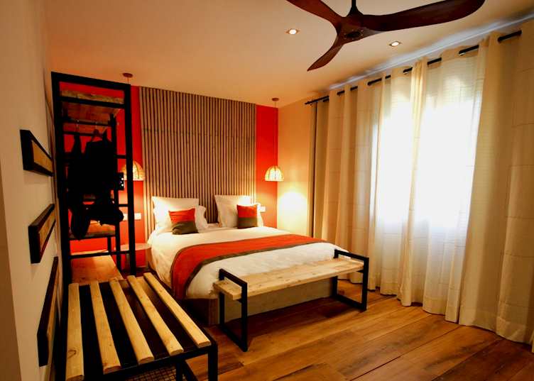 Queens Room, Nosy Manga