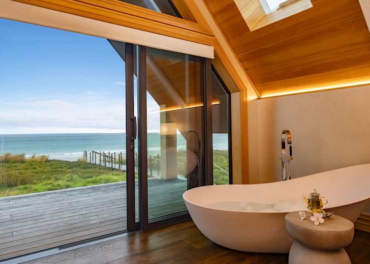 Beachfront bathroom, Opito Lodge