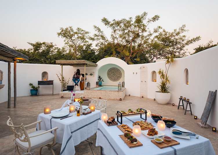 Dining at Paraiso Escondido, Santorini Mozambique