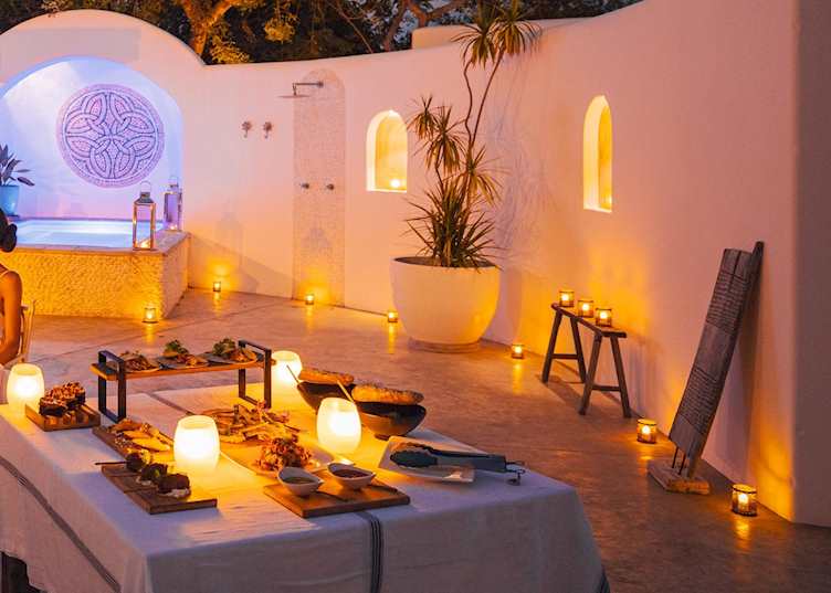 Dining at Paraiso Escondido, Santorini Mozambique