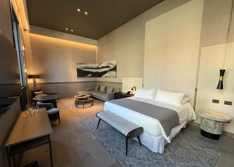 Room, Cabo de Hornos