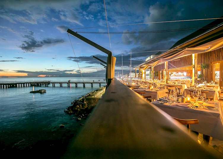 Waterfront dining, Fort Young Hotel