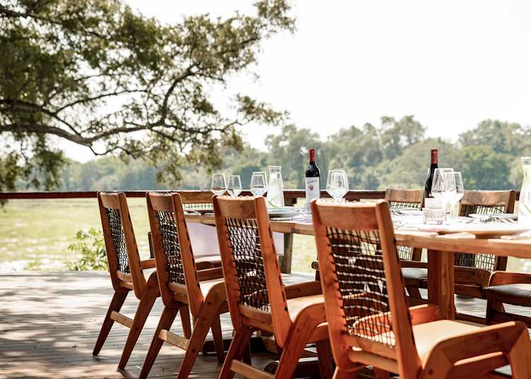 Outdoor dining at Sungani Lodge