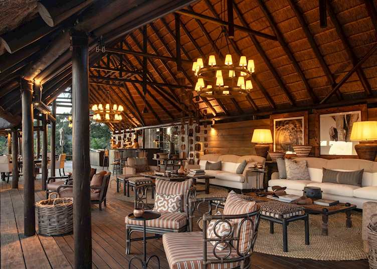Main Lounge, Sable Alley