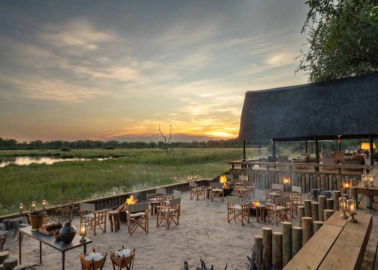 Outdoor dining at Sable Alley