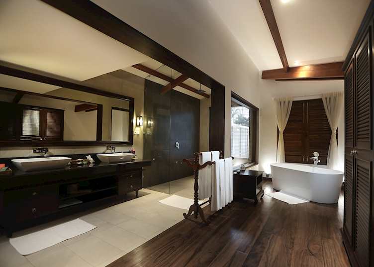 Pool Suite bathroom, Aditya