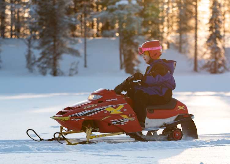 Family snowmobile safari (credit: Safartica Oy)