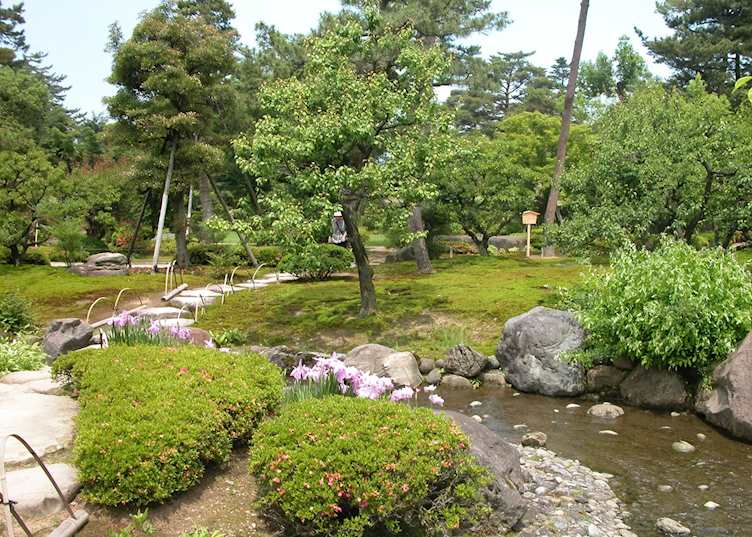 Kenrokuen pond & flowers, Kanazawa