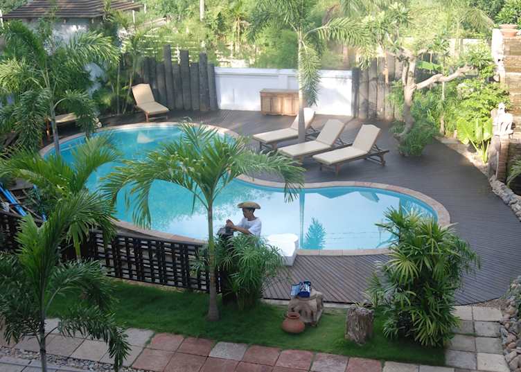 The swimming pool at The Red Canal