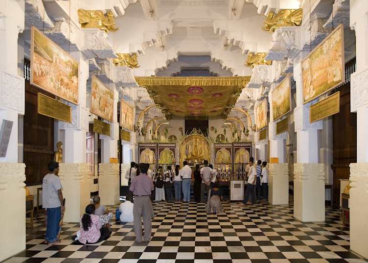 Temple of the Tooth, Kandy