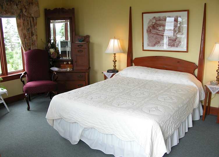Superior Inn Room, Seawind Landing Country Inn, Charlos Cove