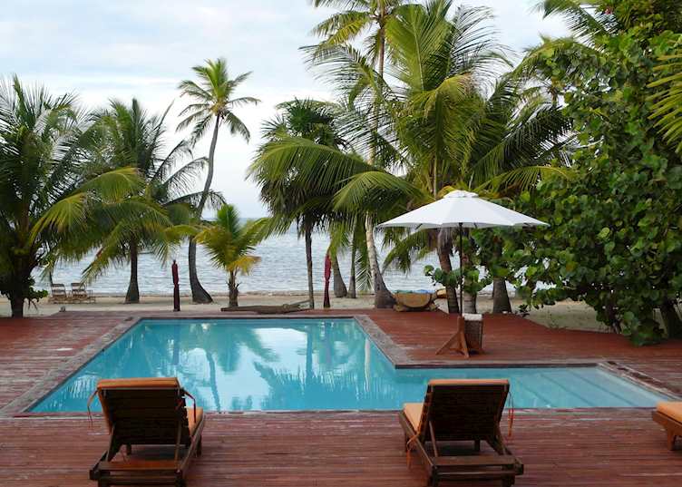 Pool and sea view at the Palmetto Bay Plantation Resort, Roatán Island