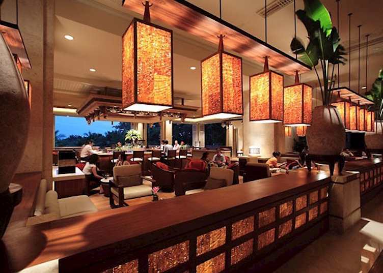 Lobby lounge at the Shangri-La's Mactan Island Resort, Cebu