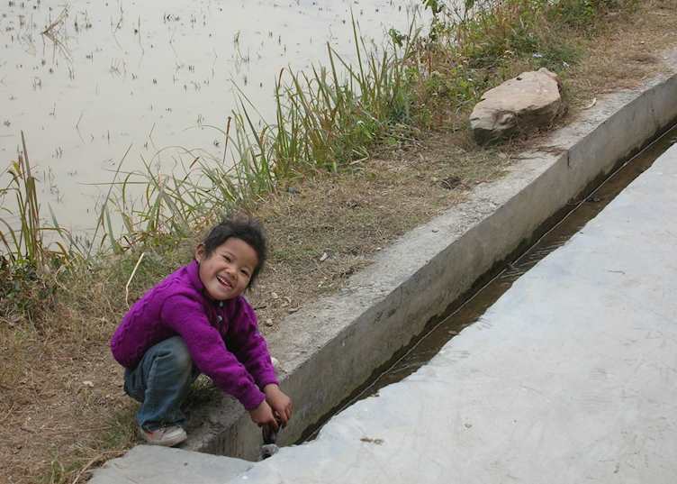 Dong child in Chengyang, China
