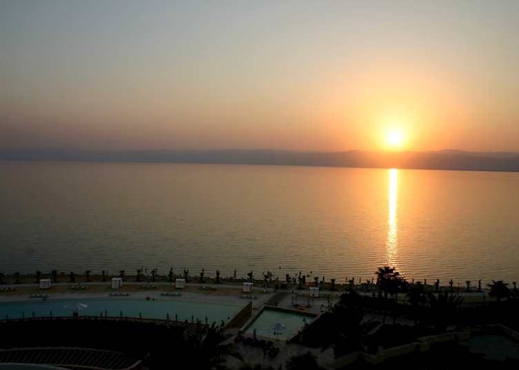 The pool and beach at sunset, Kempinski Ishtar