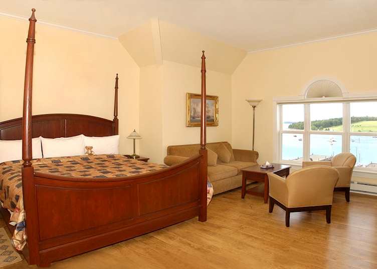 Deluxe Room, The Lunenburg Arms