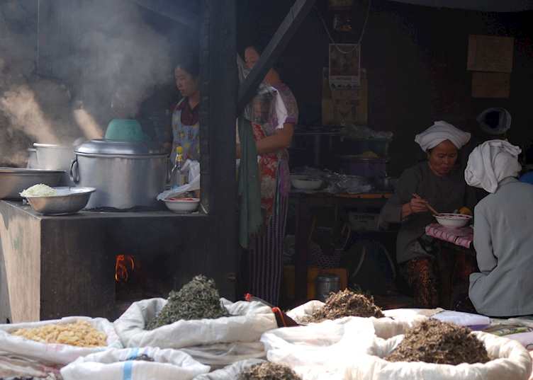 Eating at the morning market in Kengtung