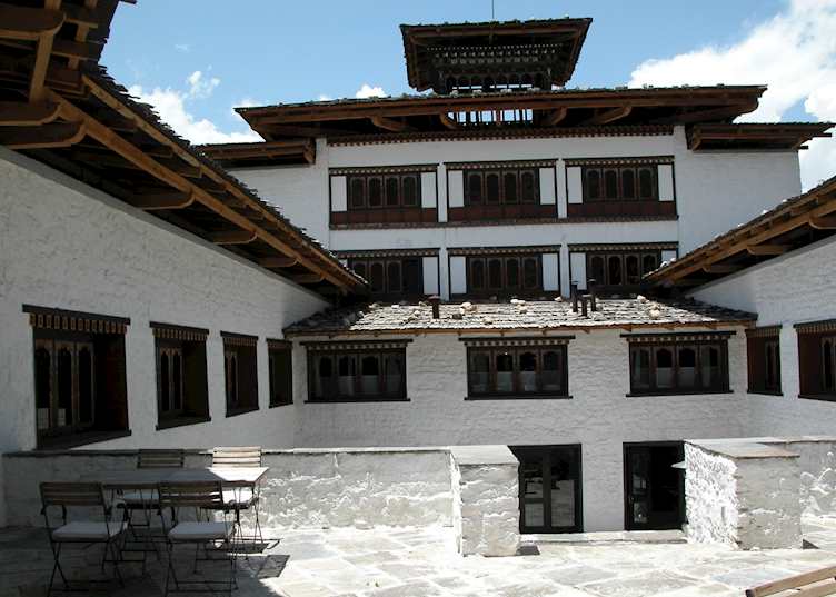 Courtyard, Uma Paro