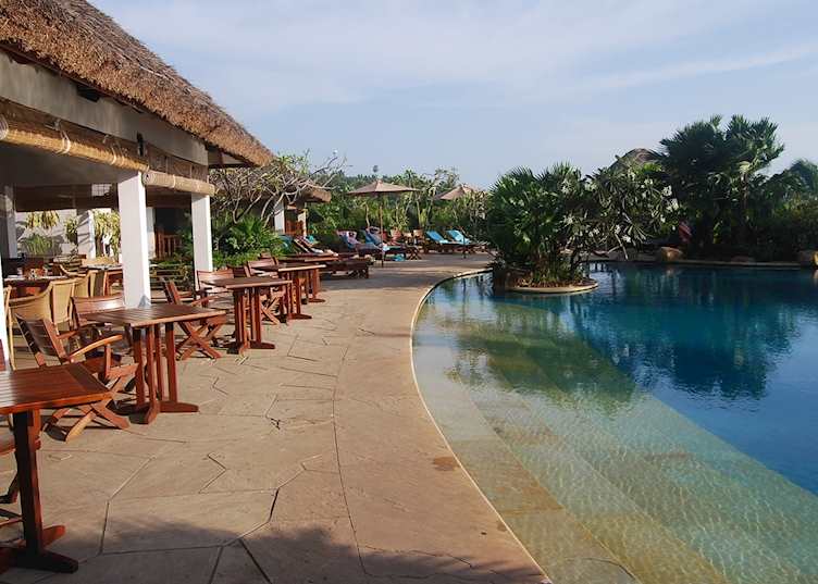 Pool and Restaurant, Vivanta by -Taj - Kovalam