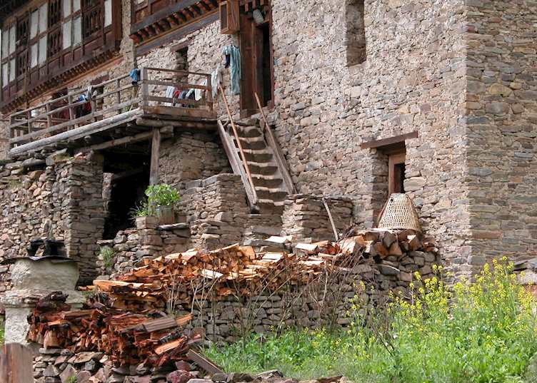 Farmhouse, Ura