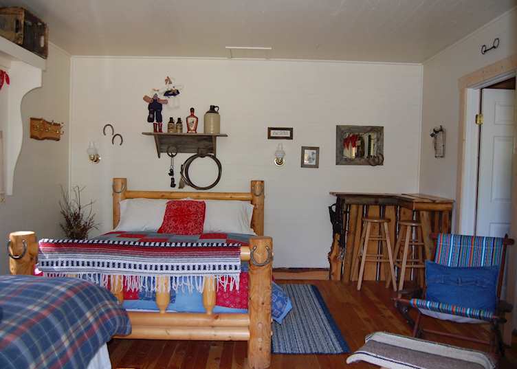Cabin, Cross River Cabins, Kootenay National Park
