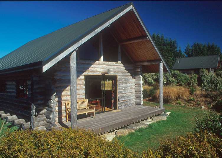 Log cabin, Fiordland Lodge, Te Anau