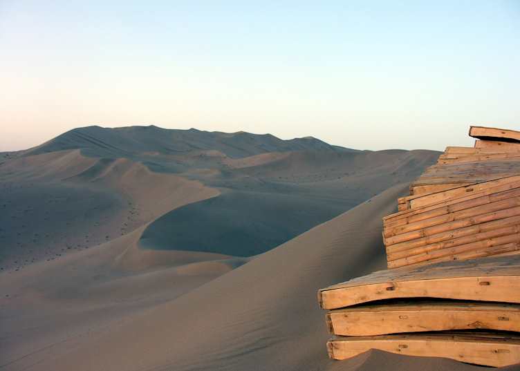 Mingsha singing sand dunes, Dunhuang