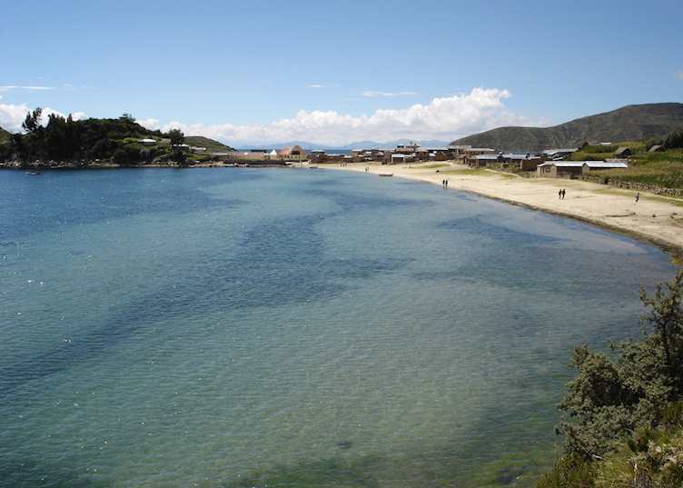 Walking to Chincana ruins, Sun Island