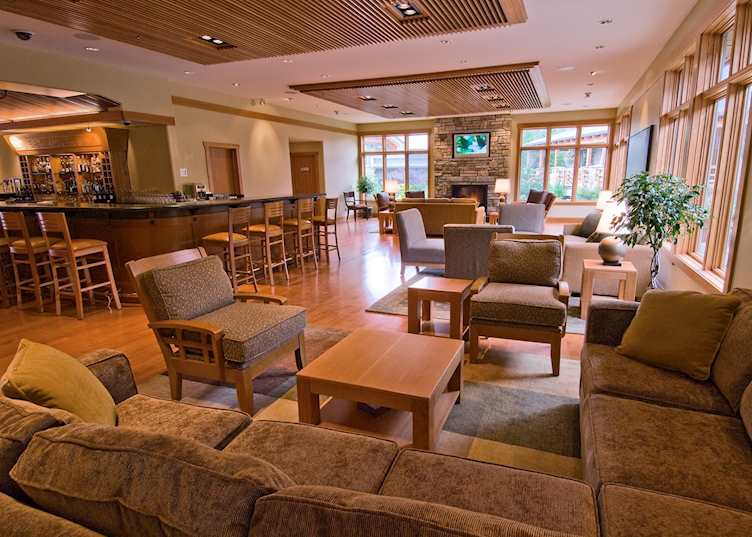The lounge and bar at Sonora Resort