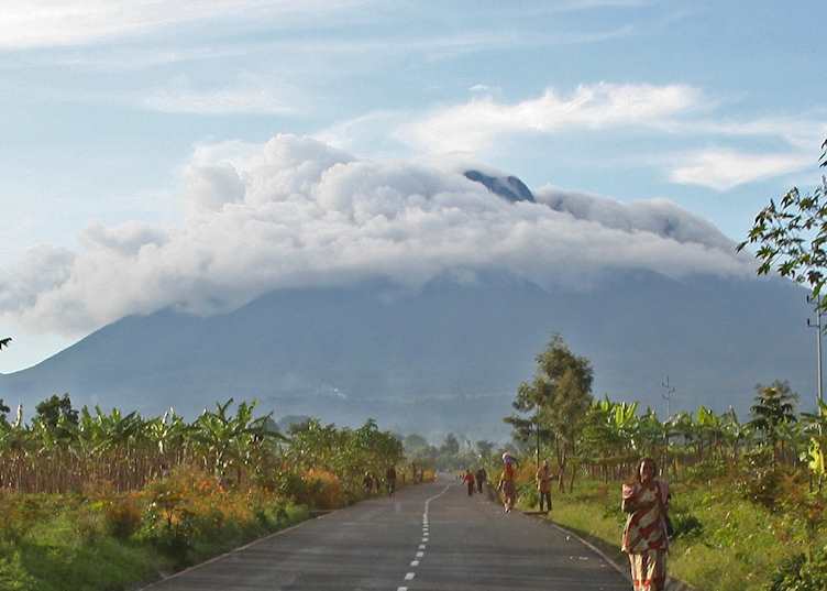 The road from Ruhengeri to the Volcanoes National Park