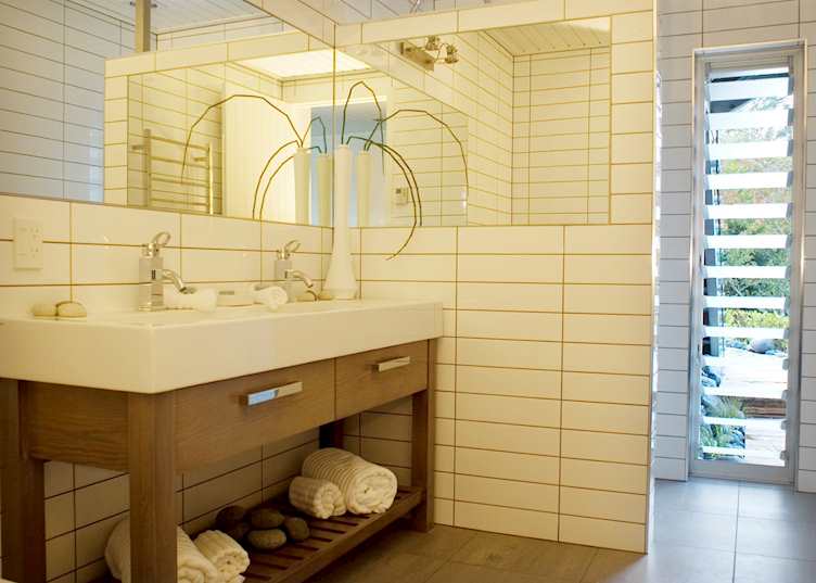 En suite bathroom, Acacia Cliffs Lodge, Taupo