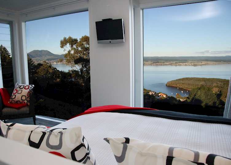 Bed with a view, Acacia Cliffs Lodge, Taupo