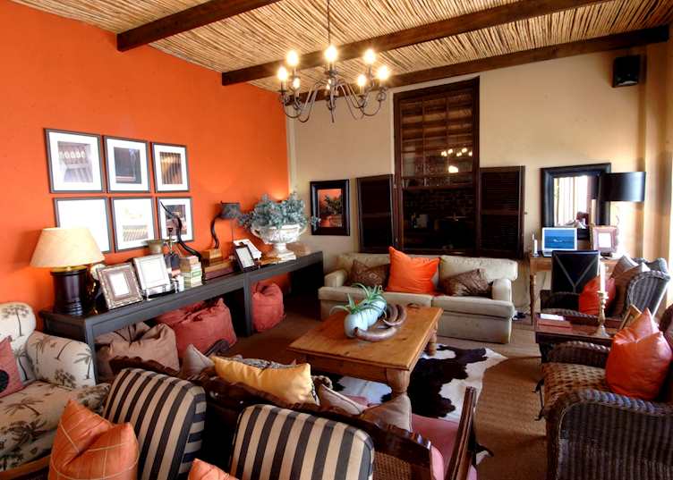 Lounge area. Lairds Lodge, Plettenberg Bay