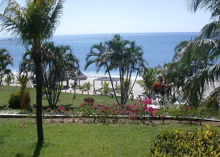 Beach at Turquoise Bay, Roatán