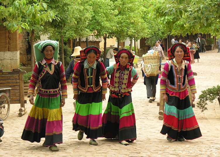 Pumi ladies come to town for market day, Shaxi